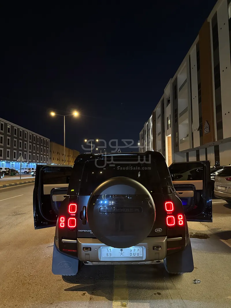2023 لاند روفر ديفيندر 90