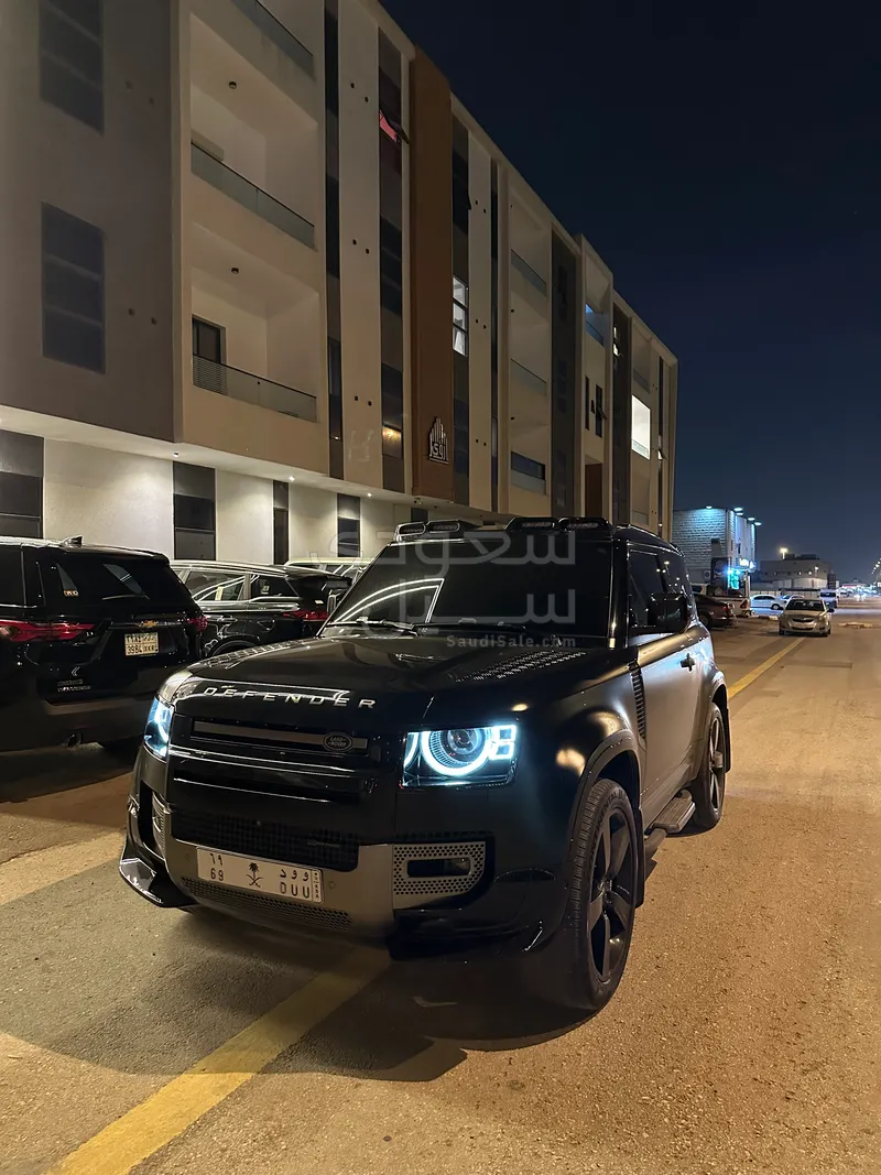2023 لاند روفر ديفيندر 90