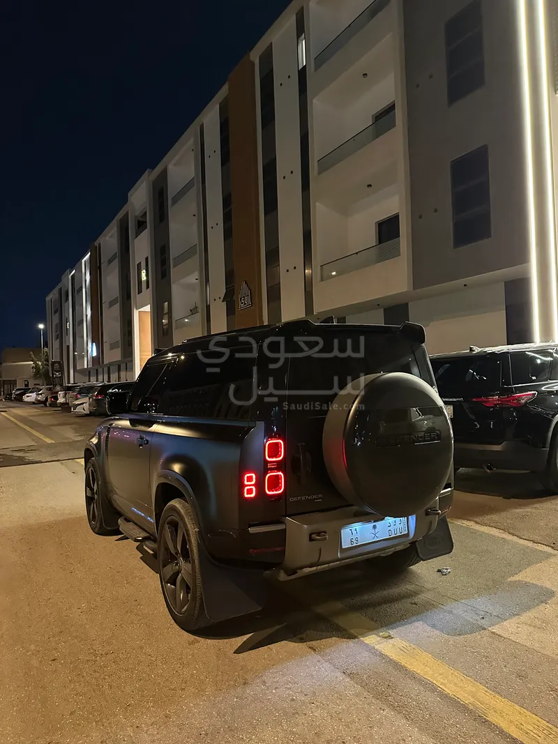 2023 لاند روفر ديفيندر 90