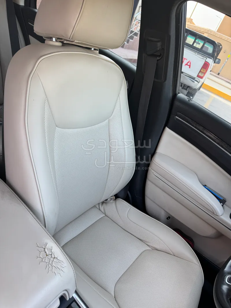 2016 كرايسلر 300 سي اكزكتيف