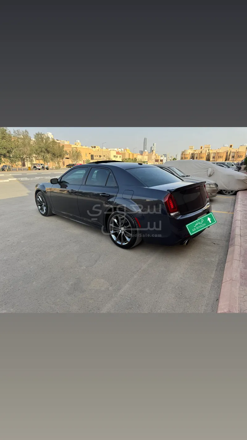 2016 كرايسلر 300 سي اكزكتيف