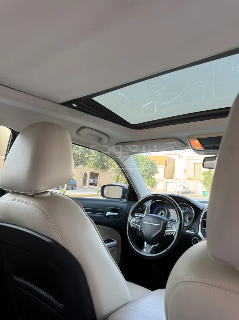 2016 كرايسلر 300 سي اكزكتيف