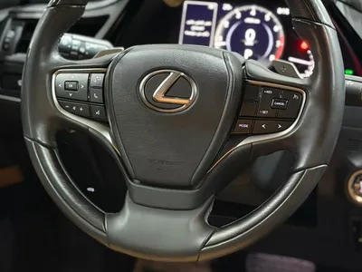 2023 لكزس إي إس 350