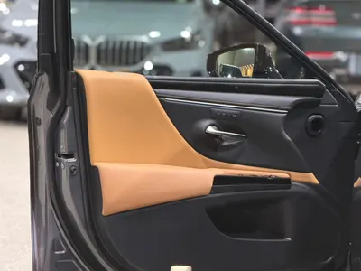 2023 لكزس إي إس 350