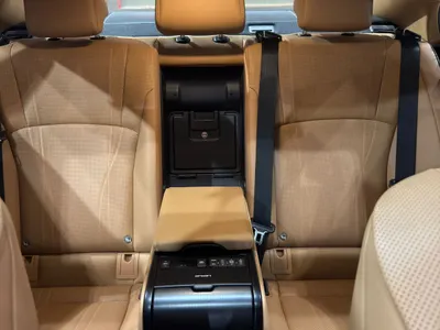 2023 لكزس إي إس 350