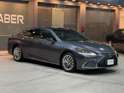 2023 لكزس إي إس 350