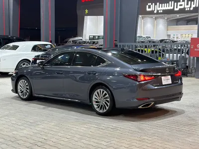 2023 لكزس إي إس 350
