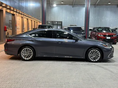 2023 لكزس إي إس 350