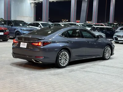 2023 لكزس إي إس 350