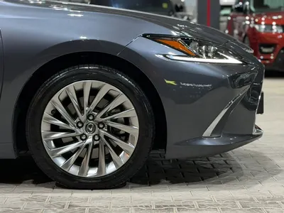 2023 لكزس إي إس 350