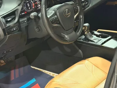 2023 لكزس إي إس 350