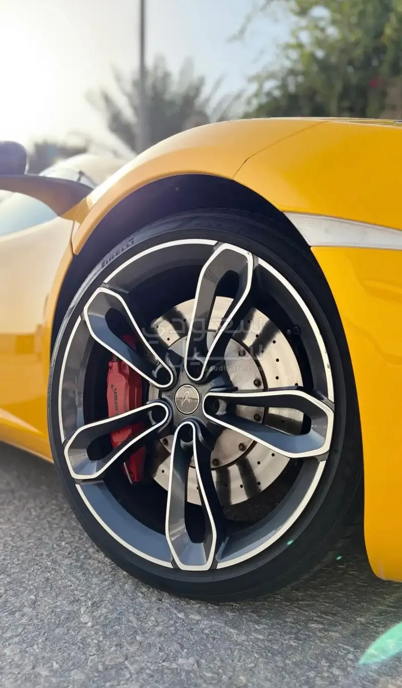 2013 مكلارين إم بي 4