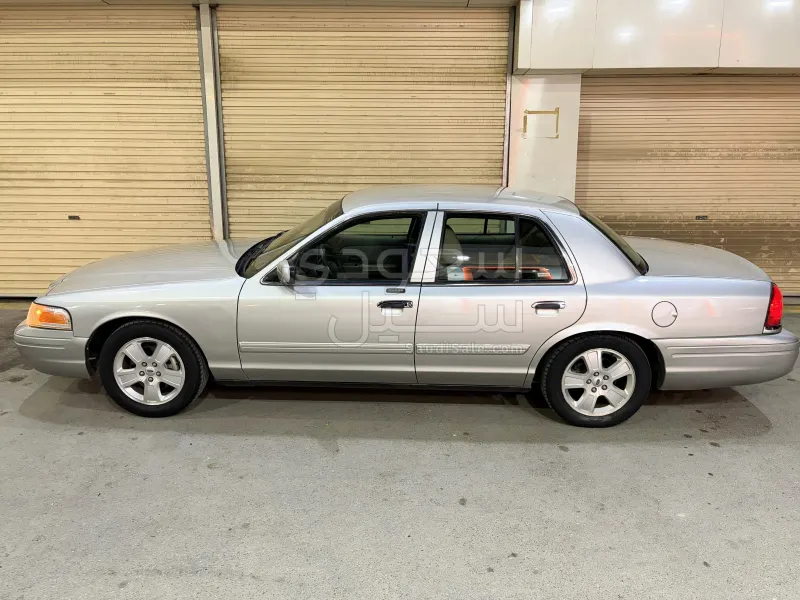 2011 فورد كراون فكتوريا