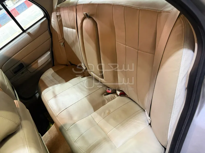 2011 فورد كراون فكتوريا