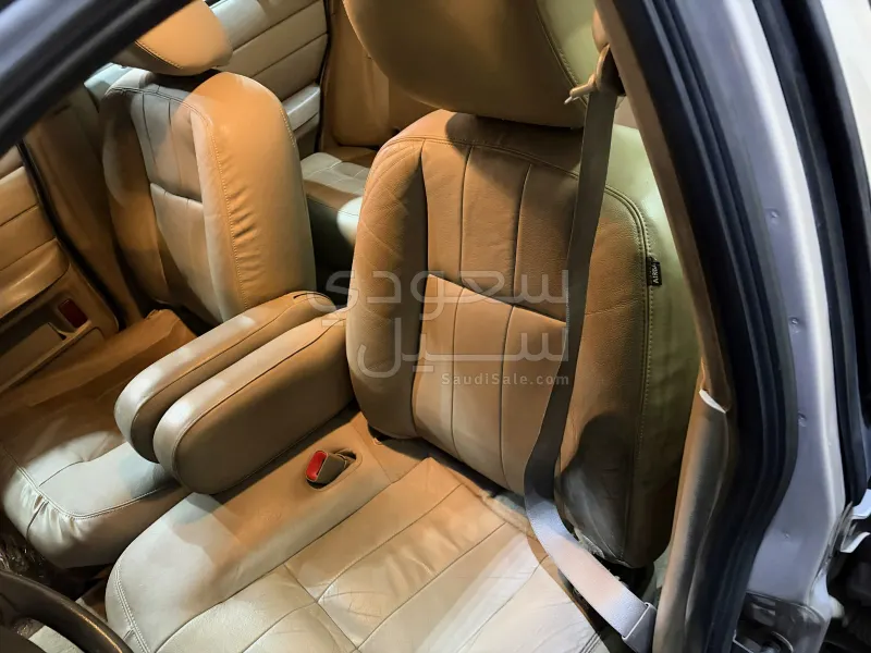 2011 فورد كراون فكتوريا