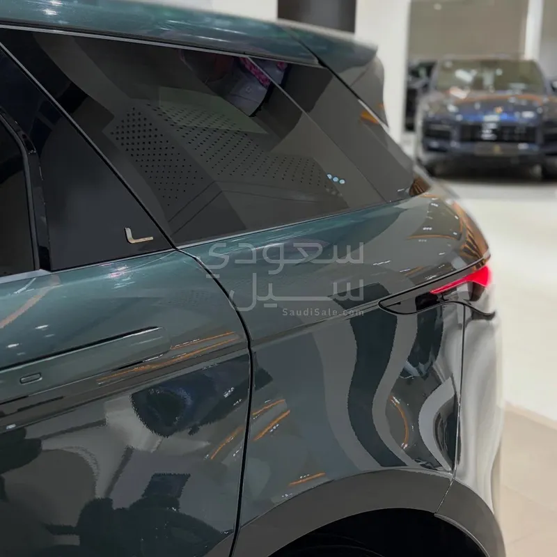 2025 لاند روفر رينج روفر ايفوك