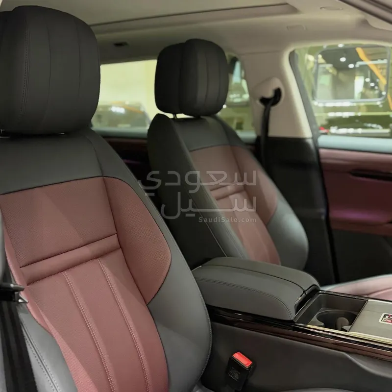 2025 لاند روفر رينج روفر ايفوك