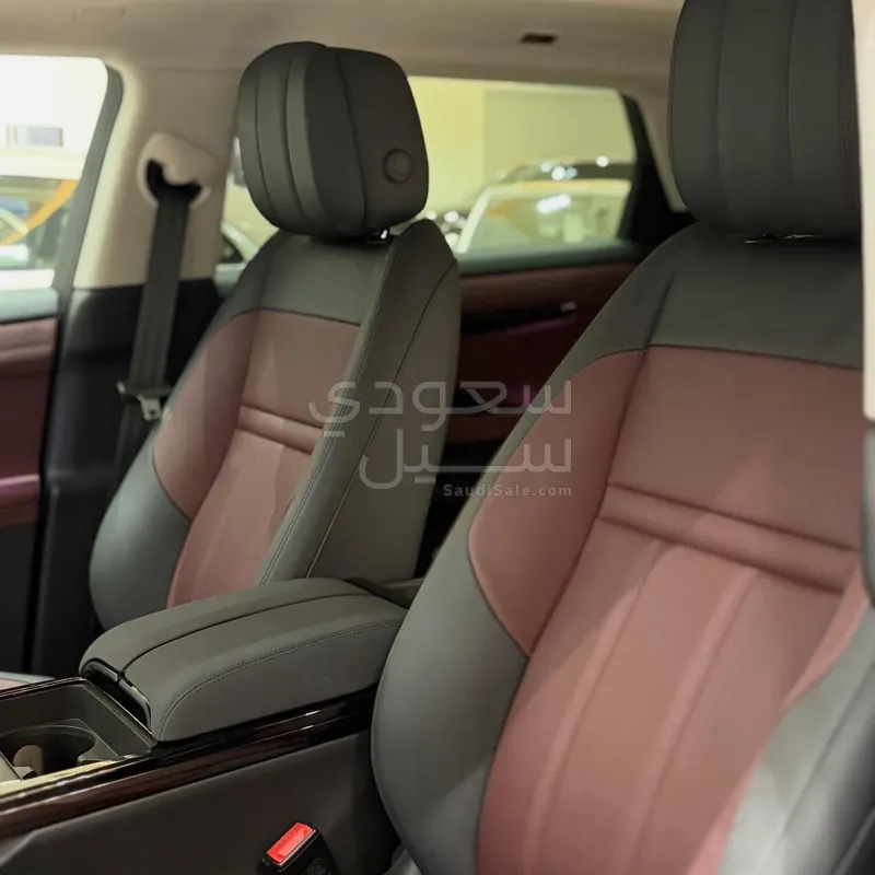 2025 لاند روفر رينج روفر ايفوك