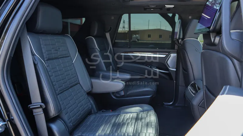 2025 كاديلاك اسكاليد بلاتينيوم