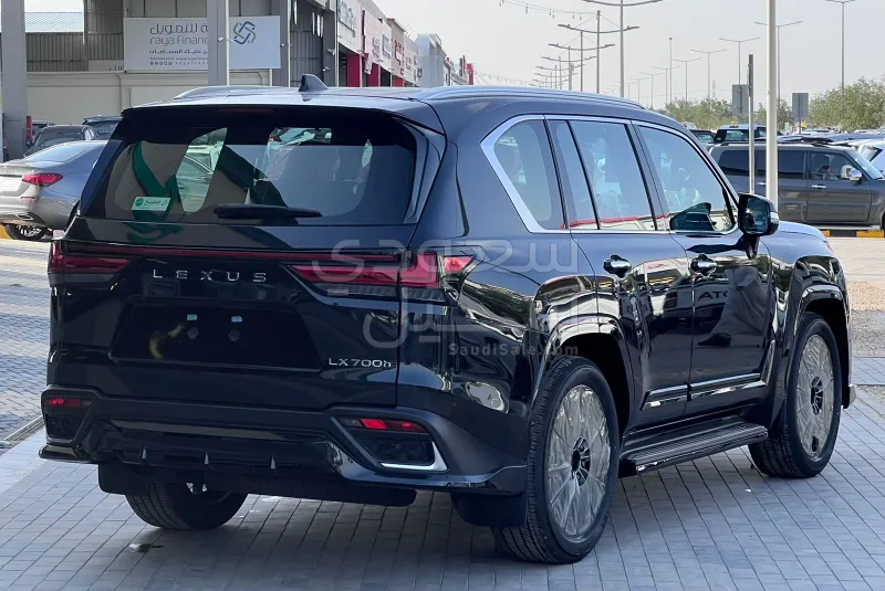 2026 لكزس إل إكس 700 اتش