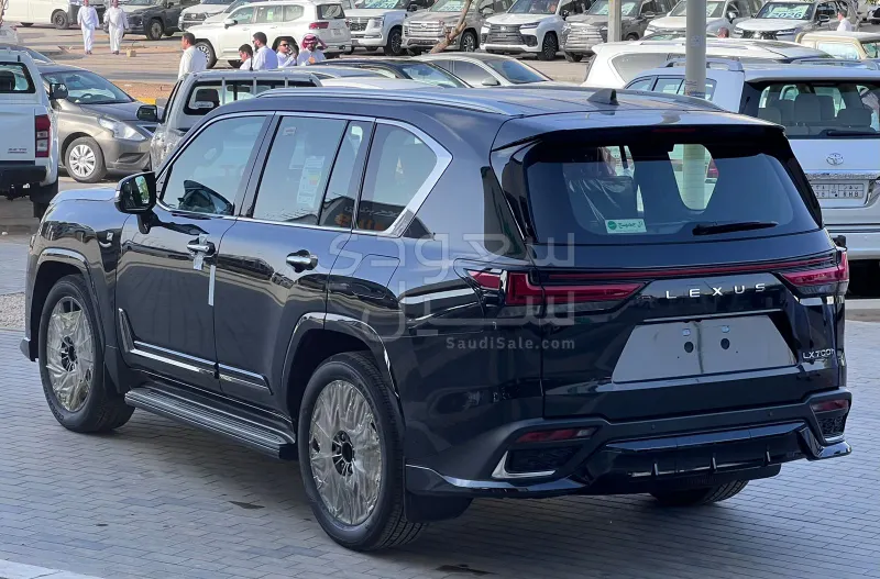 2026 لكزس إل إكس 700 اتش