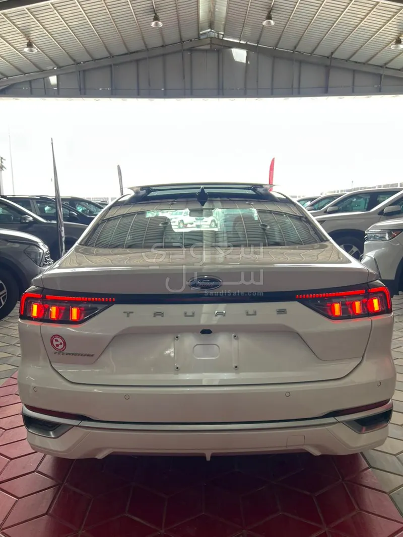 2026 فورد توروس تايتينيوم