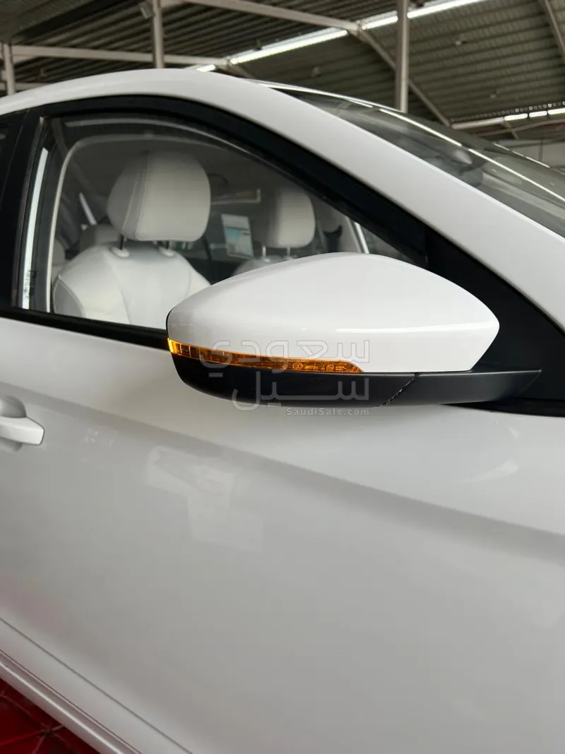 2025 ام جي ام جي 5