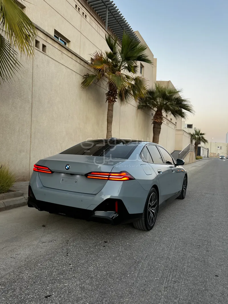 2024 بي ام دبليو الفئة الخامسة 520 أي