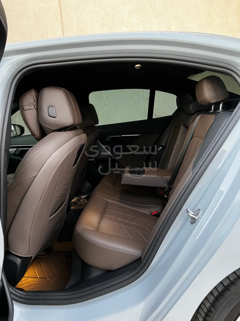 2024 بي ام دبليو الفئة الخامسة 520 أي