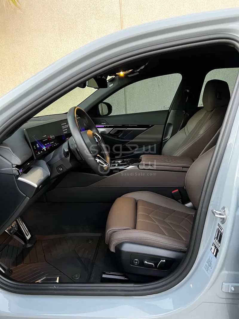 2024 بي ام دبليو الفئة الخامسة 520 أي