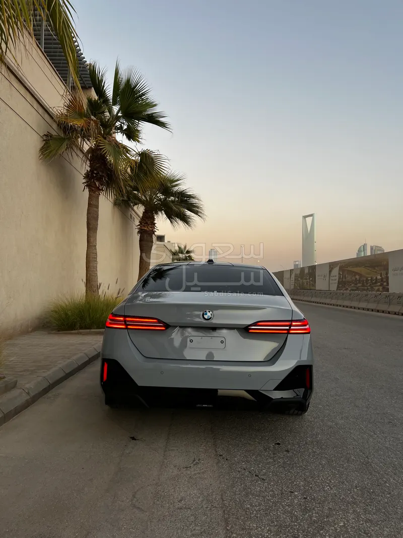 2024 بي ام دبليو الفئة الخامسة 520 أي