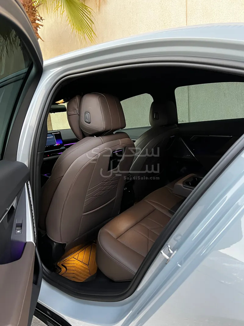 2024 بي ام دبليو الفئة الخامسة 520 أي