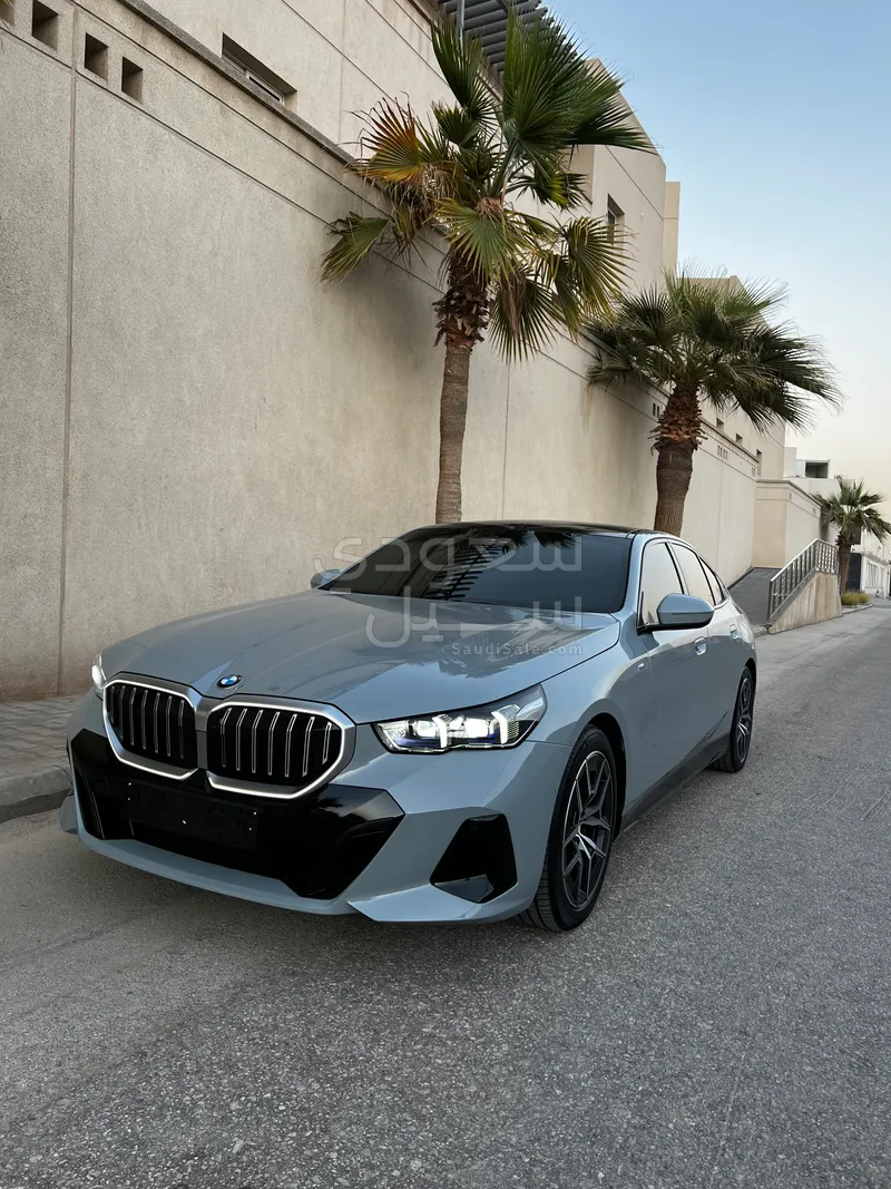 2024 بي ام دبليو الفئة الخامسة 520 أي