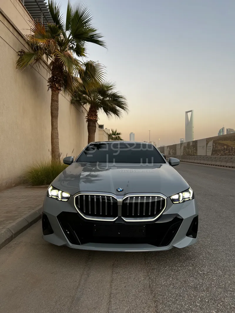 2024 بي ام دبليو الفئة الخامسة 520 أي