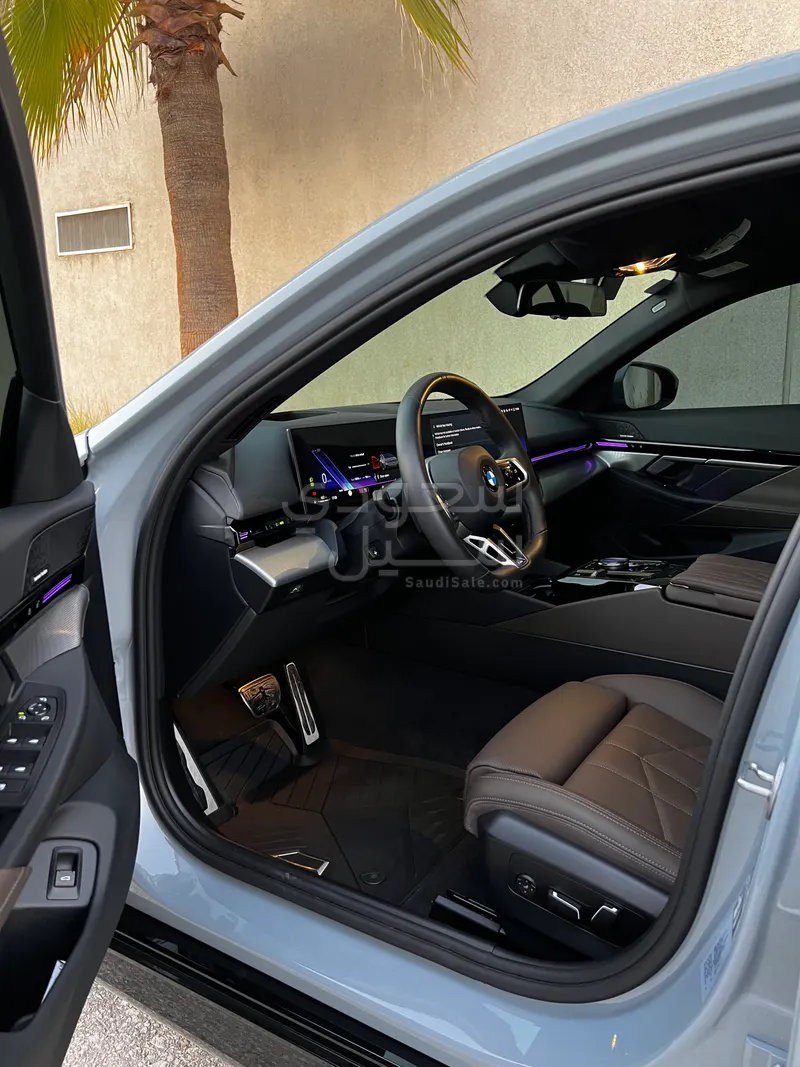 2024 بي ام دبليو الفئة الخامسة 520 أي