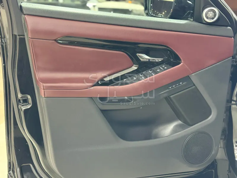 2025 لاند روفر رينج روفر ايفوك داينمك