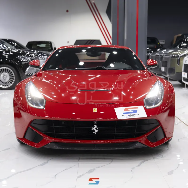 2015 فيراري اف 12 بيرلينيتا