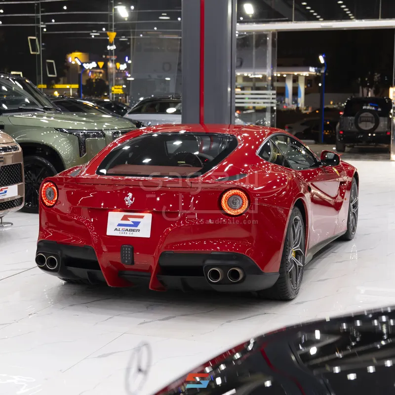 2015 فيراري اف 12 بيرلينيتا