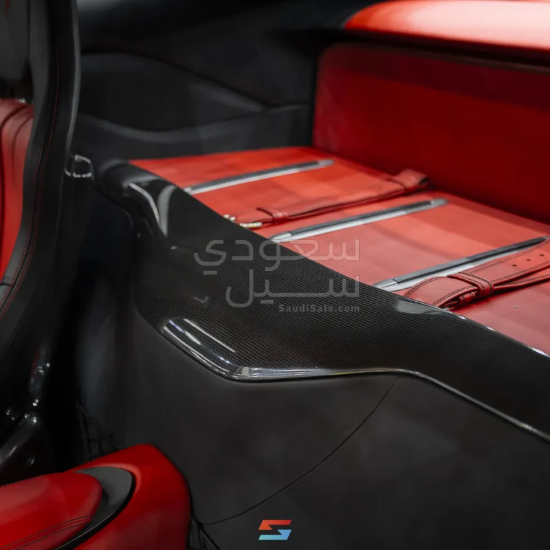 2015 فيراري اف 12 بيرلينيتا