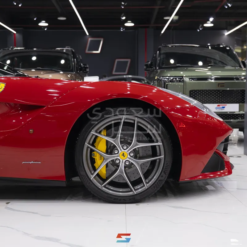 2015 فيراري اف 12 بيرلينيتا