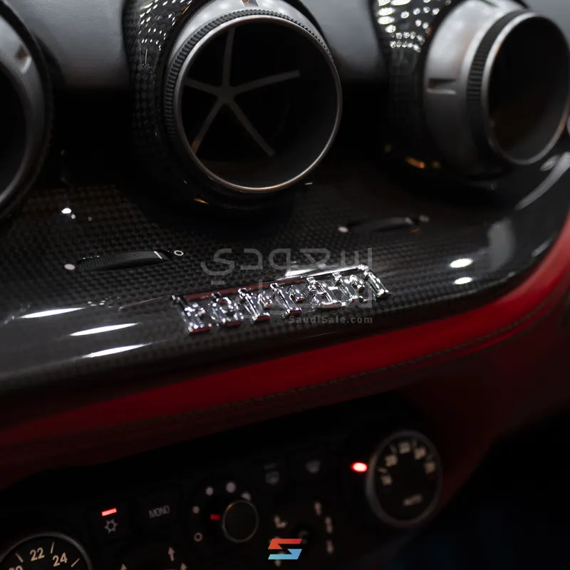 2015 فيراري اف 12 بيرلينيتا