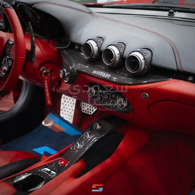 2015 فيراري اف 12 بيرلينيتا