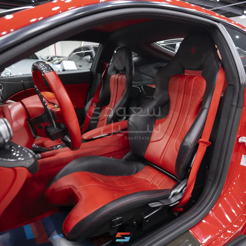 2015 فيراري اف 12 بيرلينيتا