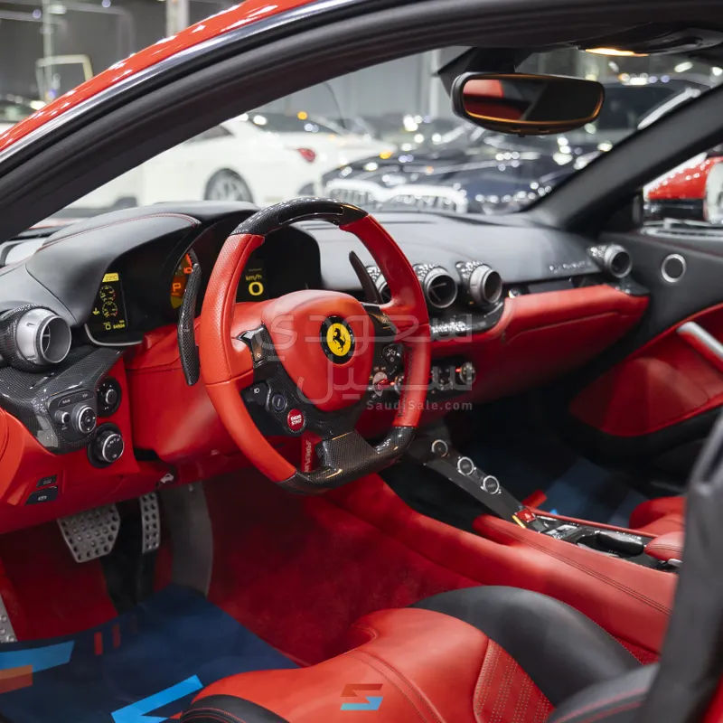 2015 فيراري اف 12 بيرلينيتا