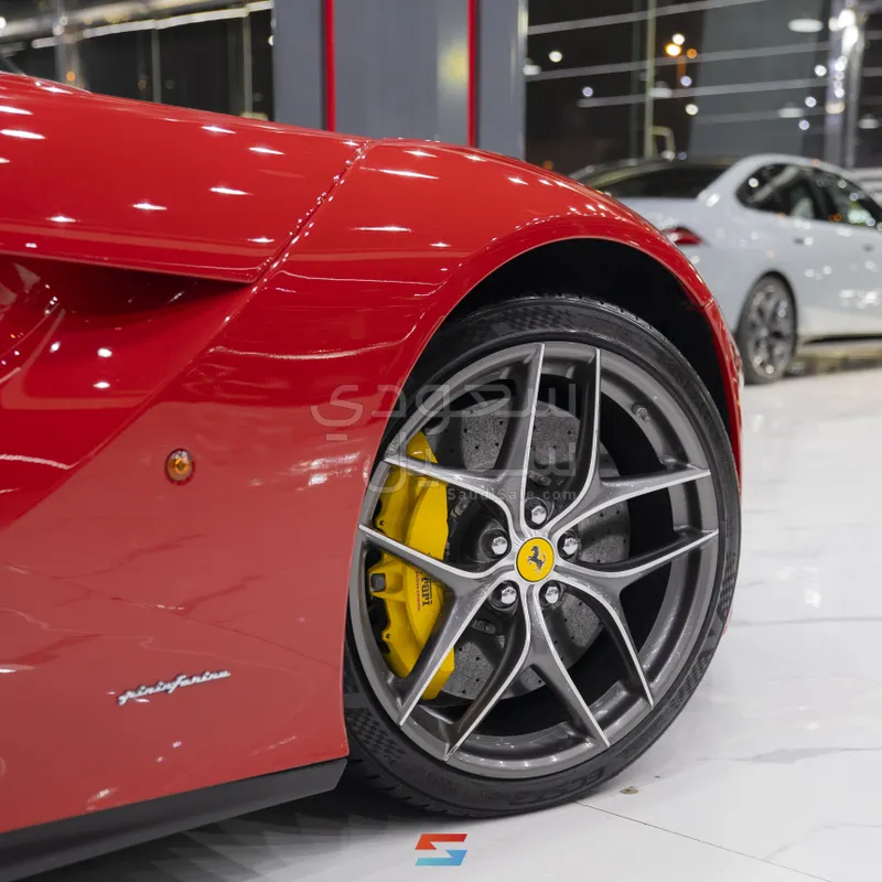 2015 فيراري اف 12 بيرلينيتا