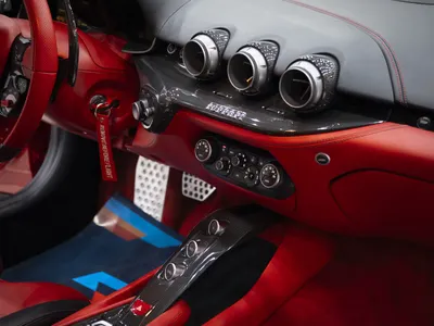 2015 فيراري اف 12 بيرلينيتا