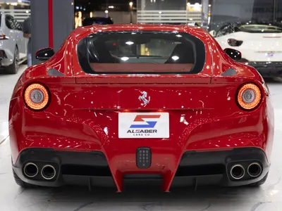 2015 فيراري اف 12 بيرلينيتا