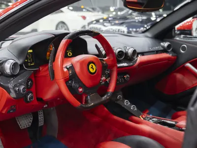 2015 فيراري اف 12 بيرلينيتا