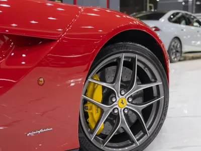 2015 فيراري اف 12 بيرلينيتا