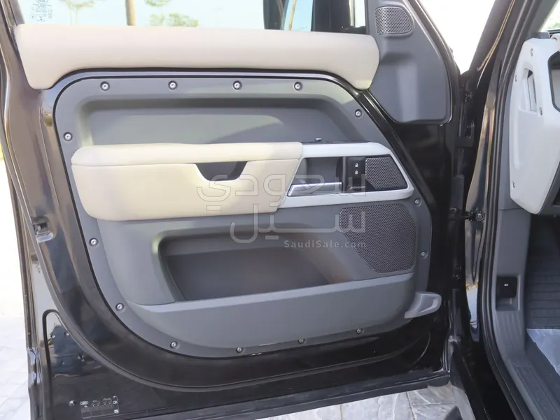 2022 لاند روفر ديفيندر 110